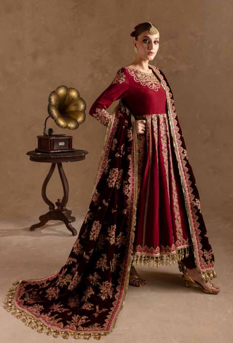 SEQUINS EMBROIDERED SUIT WITH  SEQUINS EMBROIDERED VELVET SHAWL 3PC